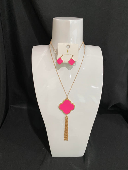 Fashion Jewelry: Epoxy Clover Tassel Necklace